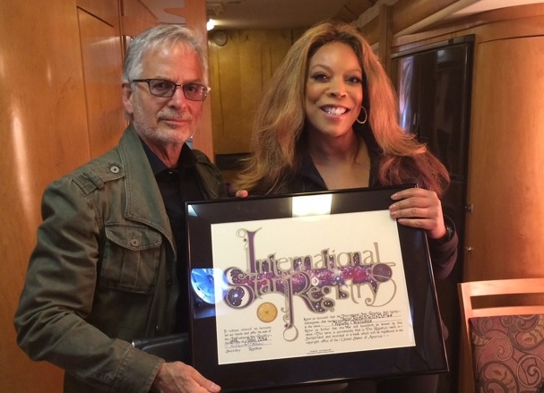 Wendy Williams holding her name a star certificate from starregistry.com