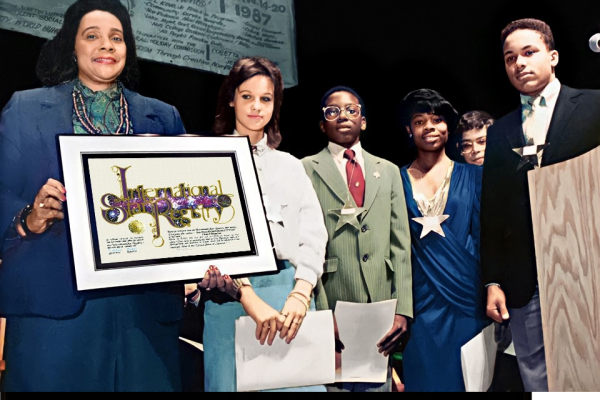 Coretta King holding the star certificate for Martin Luther King